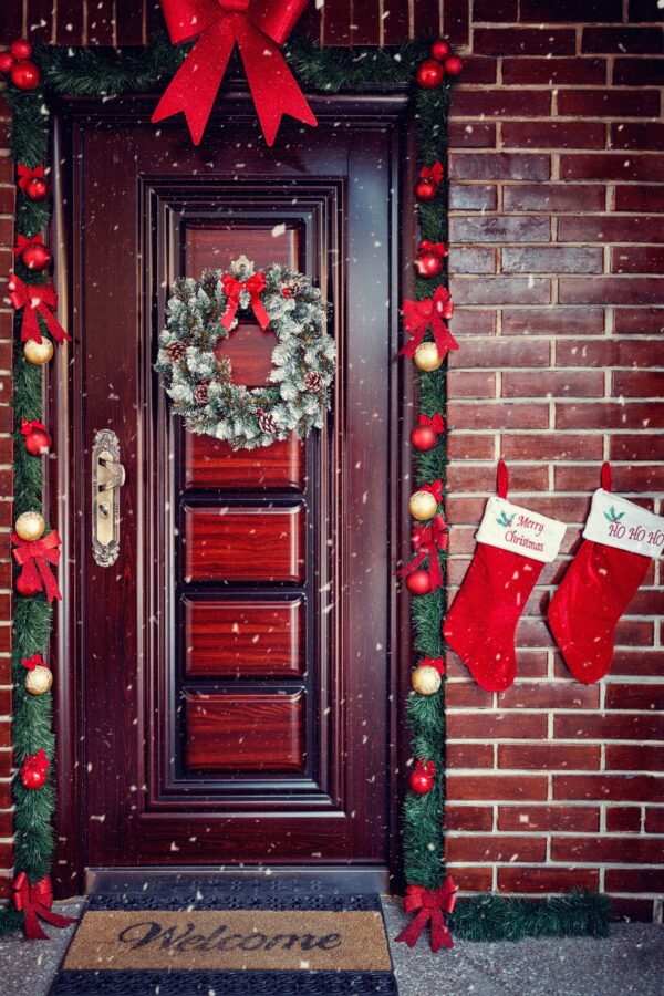 puerta de navidad decorada