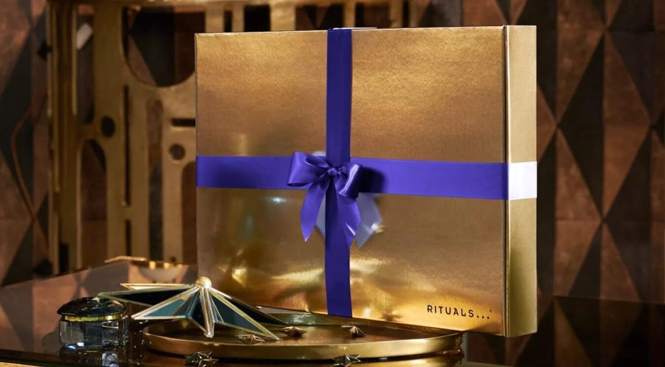 caja sostenible en forma de regalo del calendario de adviento 3d rituals 2022